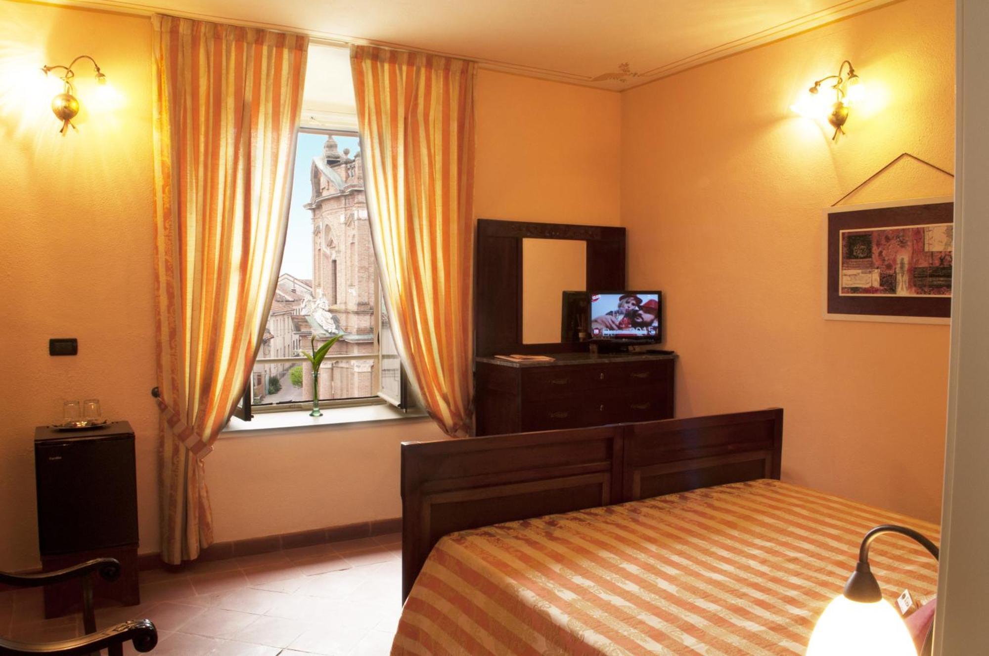 La Foresteria Del Castello - Wellness Hotel In Dimora Storica CastellʼAlfero Quarto foto