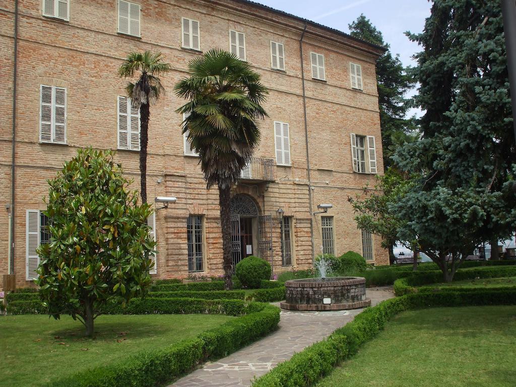 La Foresteria Del Castello - Wellness Hotel In Dimora Storica CastellʼAlfero Exterior foto