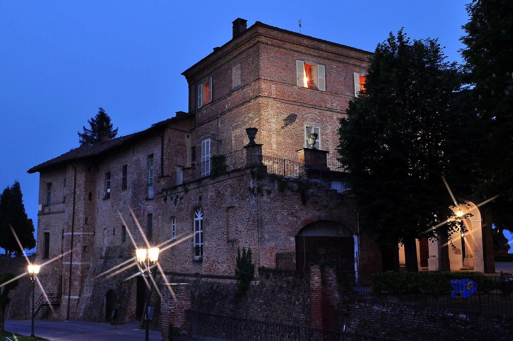 La Foresteria Del Castello - Wellness Hotel In Dimora Storica CastellʼAlfero Exterior foto